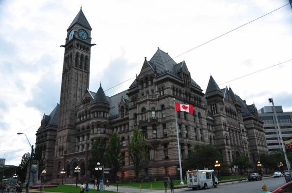 O solene prédio da antiga sede da prefeitura, em Toronto, no Canadá